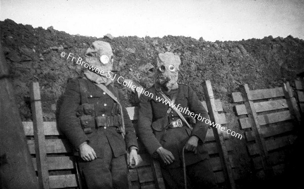 WORLD WAR 1 IN THE TRENCHES WITH GAS MASKS